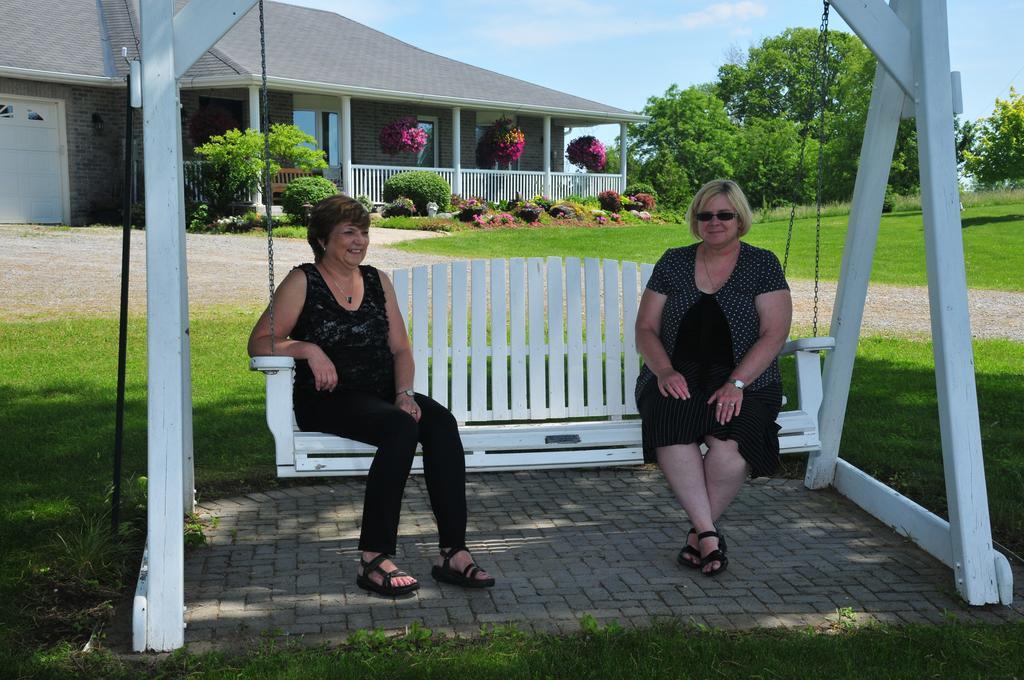 Golden Pathways Retreat B&B Peterborough Exterior photo