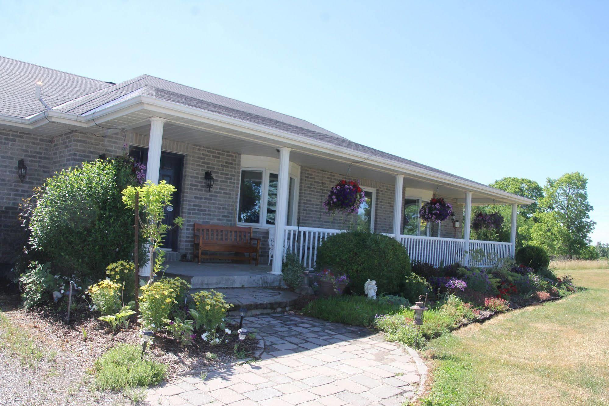 Golden Pathways Retreat B&B Peterborough Exterior photo