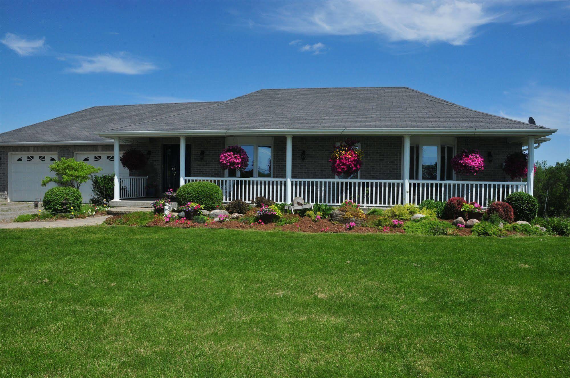 Golden Pathways Retreat B&B Peterborough Exterior photo