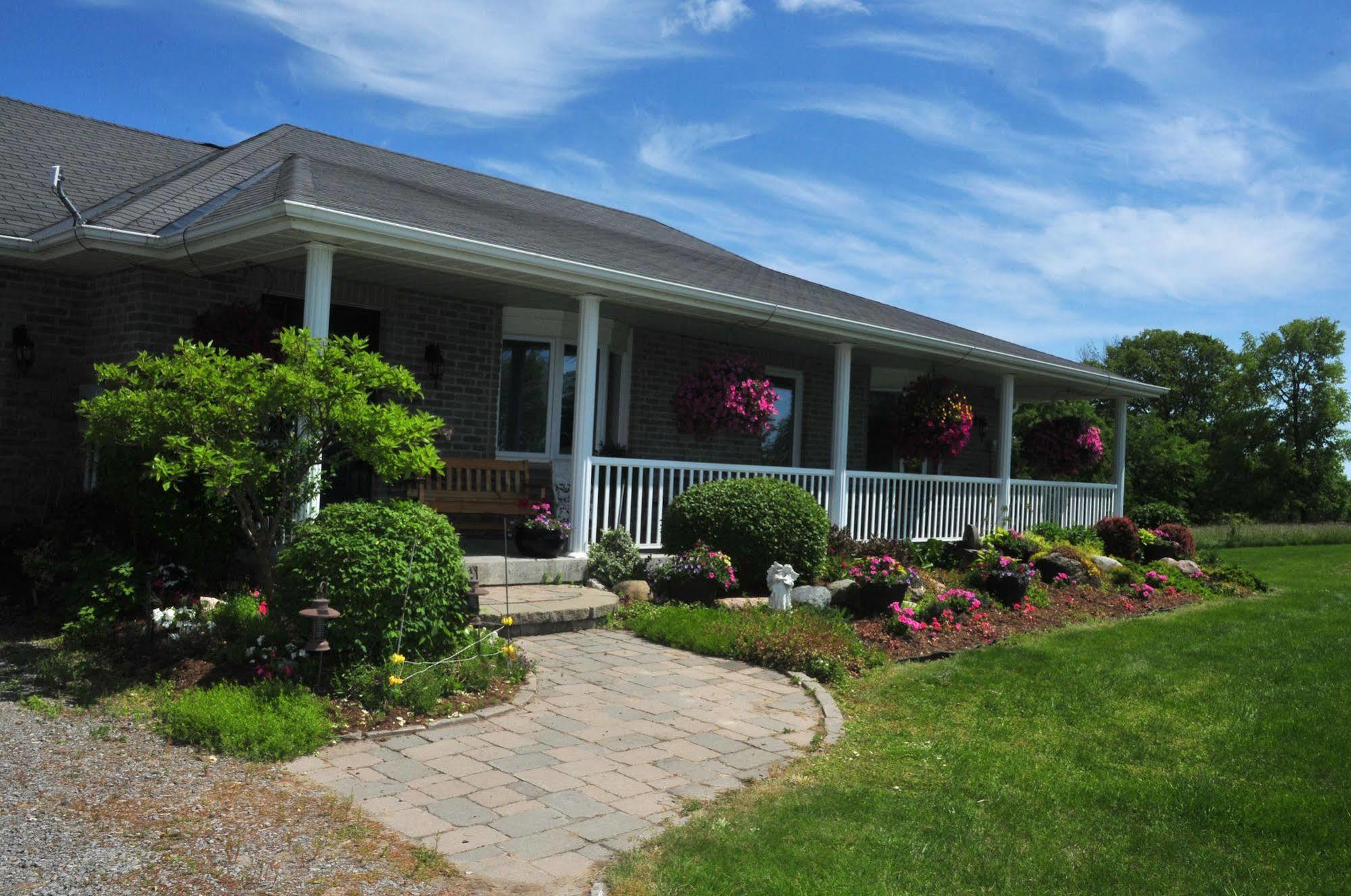 Golden Pathways Retreat B&B Peterborough Exterior photo